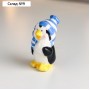 Сувенир керамика "Пингвин, в вязаной полосатой синей шапке и шарфе, со снежком" 8х4,5х5,5 см
