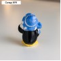 Сувенир керамика "Пингвин, в вязаной полосатой синей шапке и шарфе, со снежком" 8х4,5х5,5 см