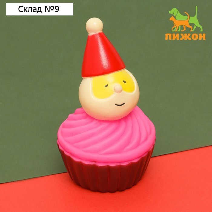 Игрушка пищащая "Дед мороз в кексе" для собак, 10 см, розовая